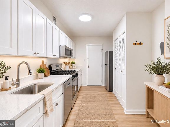 3rd image of 4401 Roland Ave Unit 109