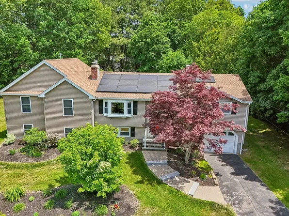 4 Carmel Dr, Billerica, MA 01821