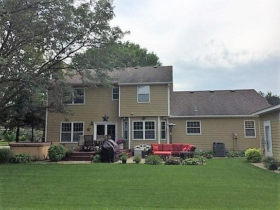 2nd image of 825 Lewis Pl