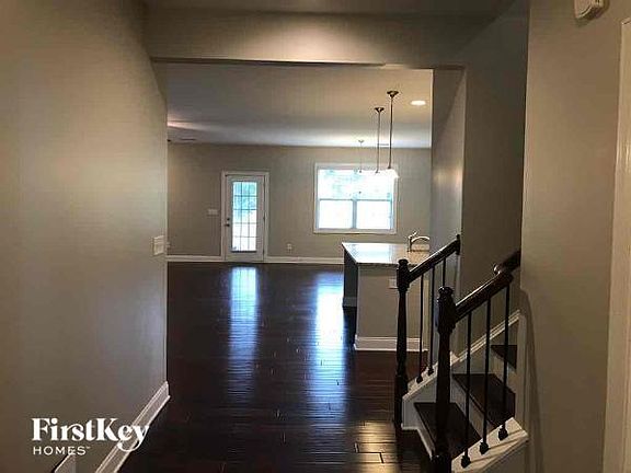 3rd image of 424 Trillium Way