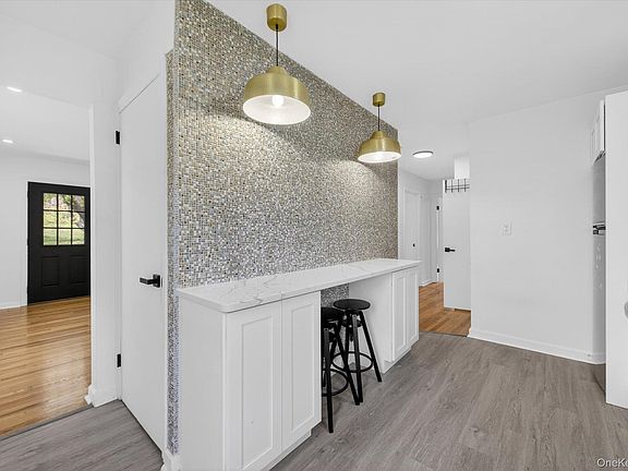 4th image of 14 Roslyn Street