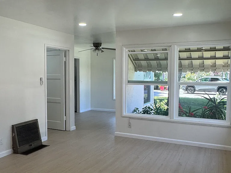 2745 Byron St #2745 — Photo 4