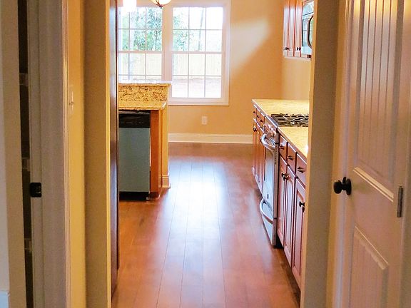 walk-thru to formal dining 