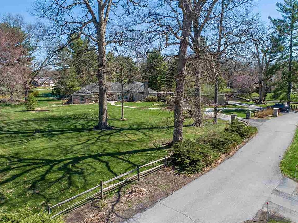 1st image of 200 S Lakeview Dr
