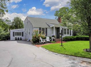 22 Sycamore Ln, Fair Haven, NJ 07704