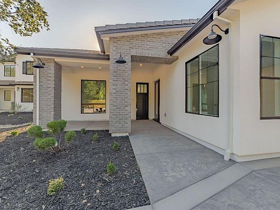 3rd image of 5221 Spruce Goose Ln