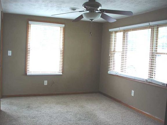 3rd image of 611 Woodlawn Dr