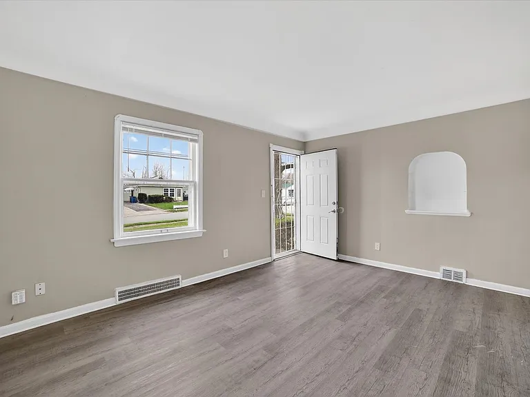 17208 Lipton Ave — Photo 3