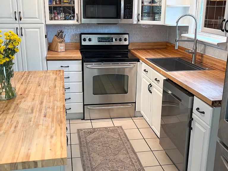 1257 Hampshire Rd — Photo 4