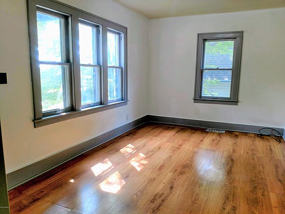 5th image of 319 Hanover St NE