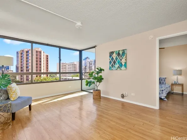1054 Green St APT 401, Honolulu, HI 96822
