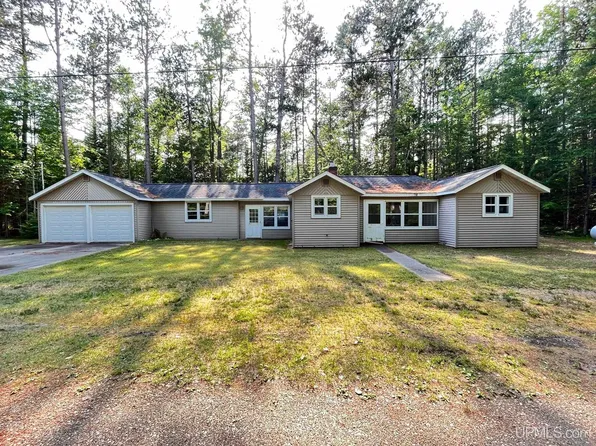 727 E Carlson Rd, Manistique, MI 49854