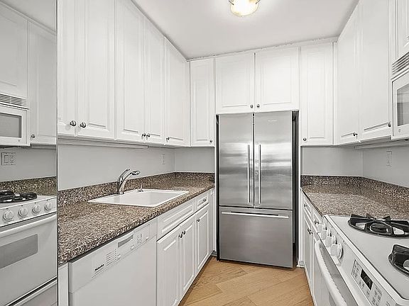3rd image of 40 E 94th St APT 15B