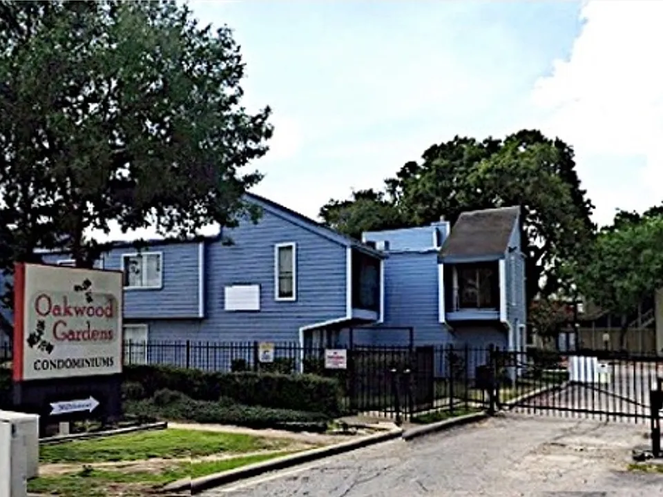 5625 Antoine Dr #102