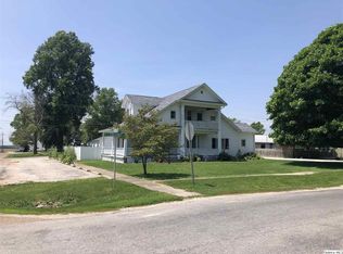 100 W Chestnut St, Mt Sterling, IL 62353