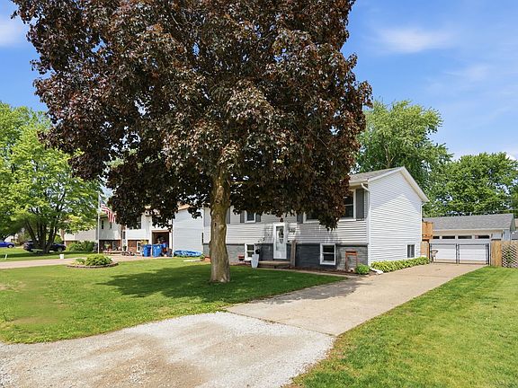 2nd image of 318 Parkway Dr