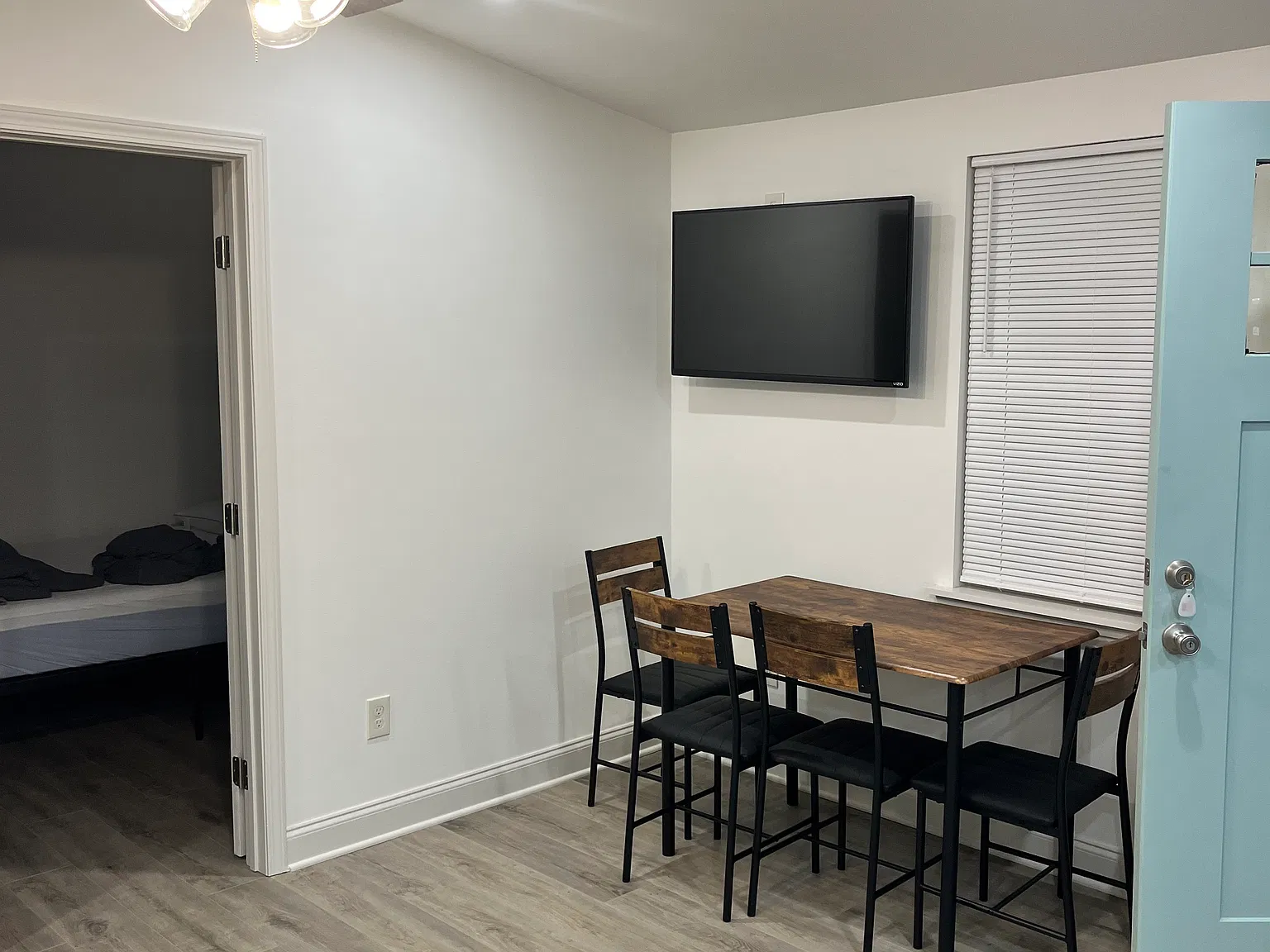2 bed, 705 sqft, $1,500 — Photo 3