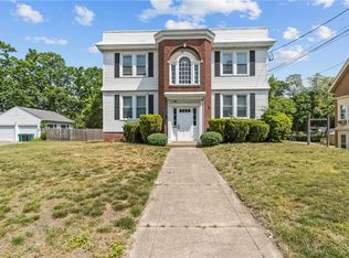 34 Hamlet Ave, Woonsocket, RI 02895