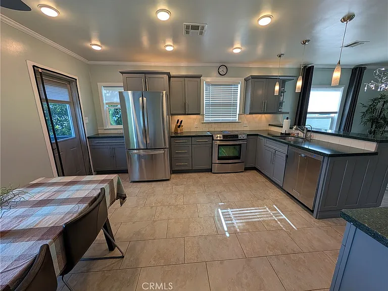 2828 Henrietta Ave — Photo 43
