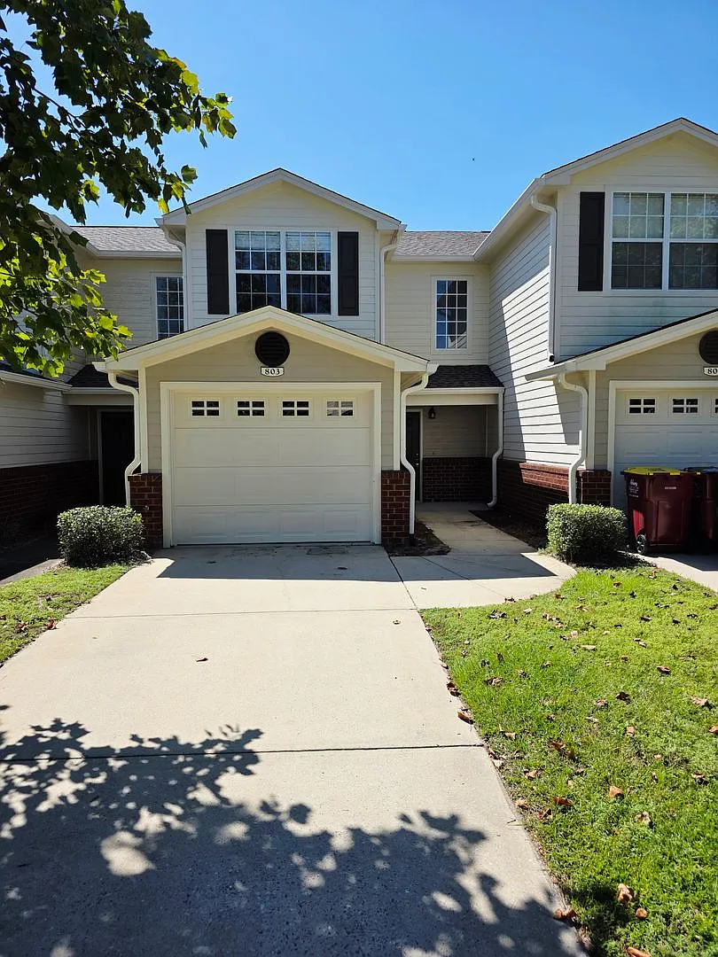 803 Majestic Drive: Move-In Special: Half Off Your First Full Month's Rent! — Photo 3