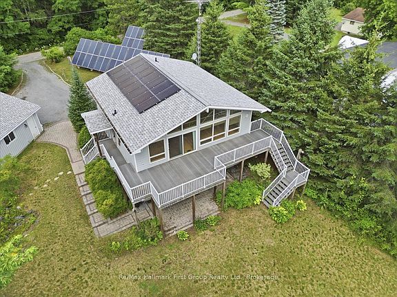 3rd image of 32 Skootamatta Ln