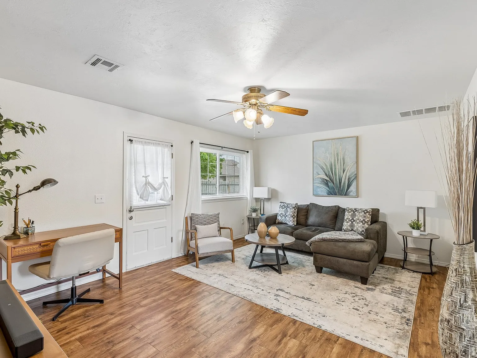 3 bed, $2,900 — Photo 3