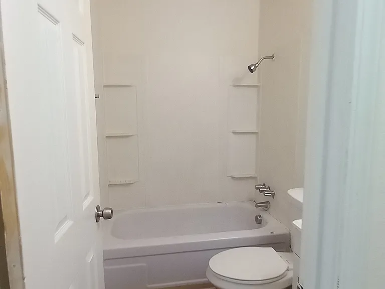 915 W Miner St — Photo 12