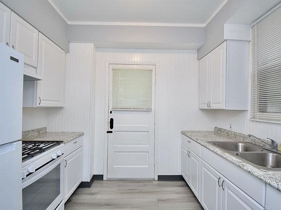 4th image of 1063 Winfield Ave Unit 1