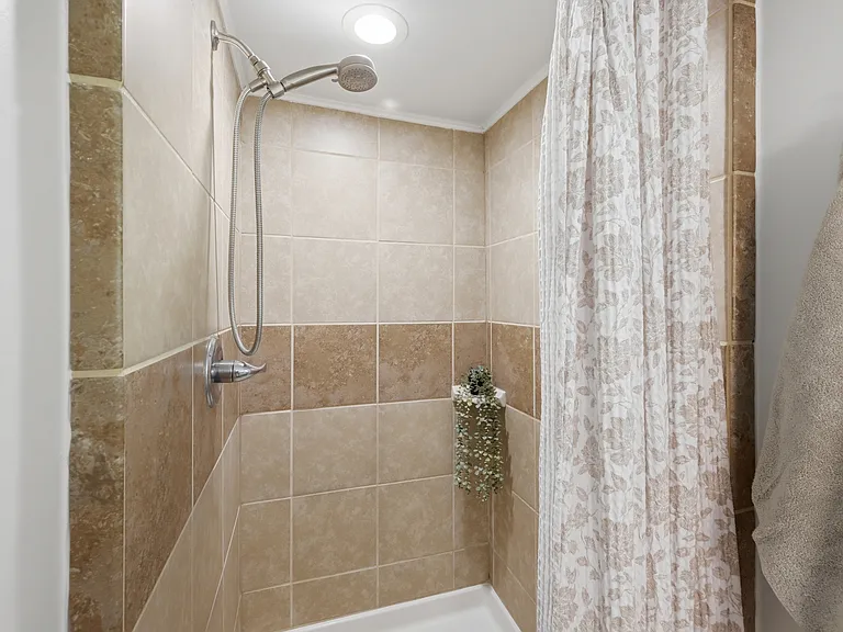 124 S Pettigrew St — Photo 12