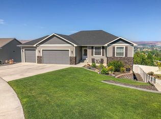 1303 N 13th St, Selah, WA 98942