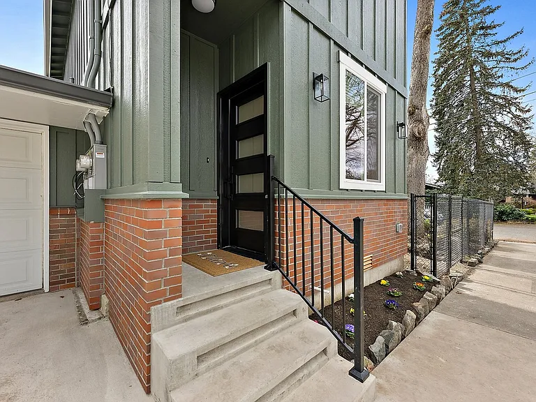 8511 Woodlawn Ave SW — Photo 3