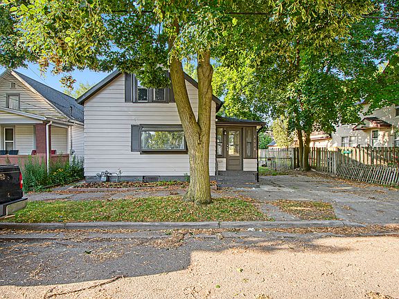 2nd image of 1036 Park St SW
