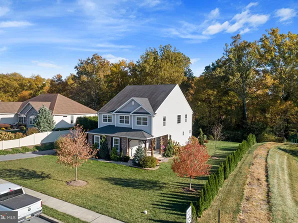 200 Pleasant View Dr, Douglassville, PA 19518