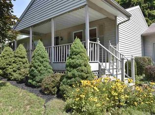 7 Dorchester Dr, Stillwater, NY 12170