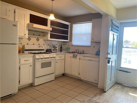 4th image of 5660 80th St N Unit A305
