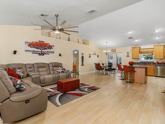 4th image of 3021 SW 11th Ct