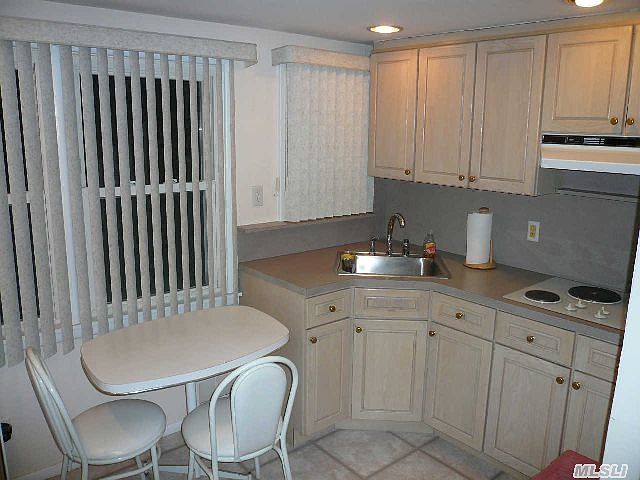 1st image of 949 Sheila Ct