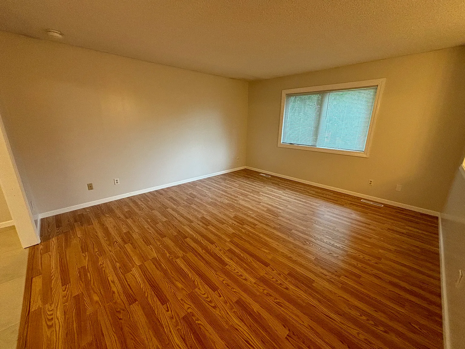 3 bed, 2075 sqft, $2,000 — Photo 2
