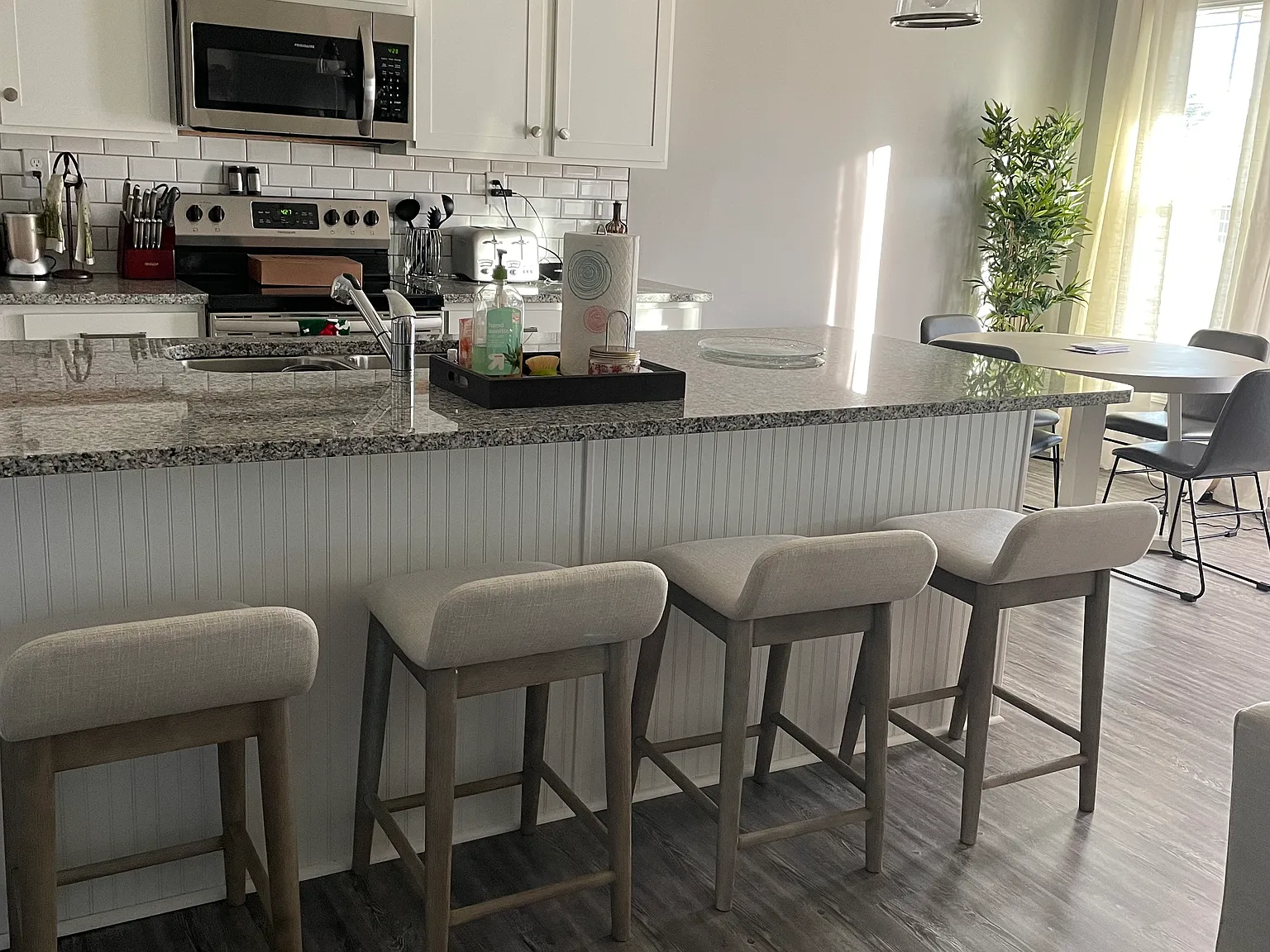 4 bed, 2500 sqft, $2,850 — Photo 3