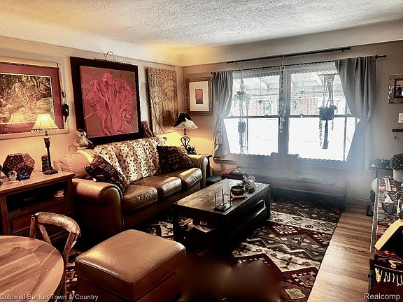 4th image of 2470 Pinetree Dr