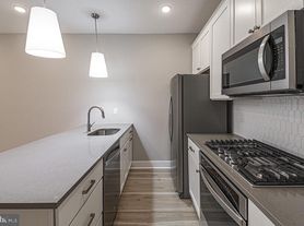 715 S 51st St, Philadelphia, PA