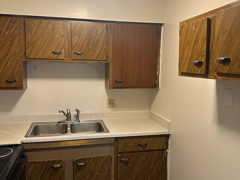 255 Crandall St #B — Photo 11