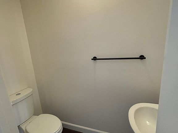 5th image of 11803 Hamlin St #104