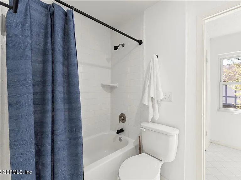 8140 Sutton Pl E — Photo 10
