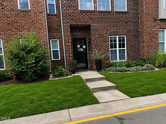 3rd image of 9826 Layla Ave