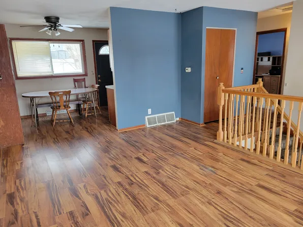 3513 Hillcrest Rd, Dubuque, IA 52002