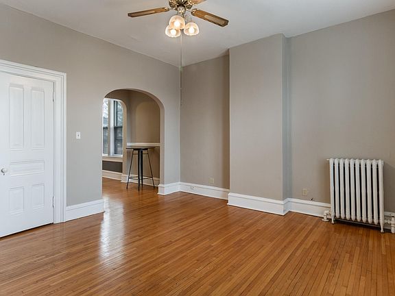 3rd image of 325 W Jackson St APT 2N