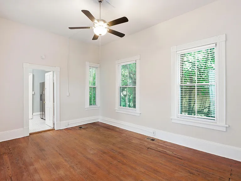 216 E Henry St #A — Photo 12