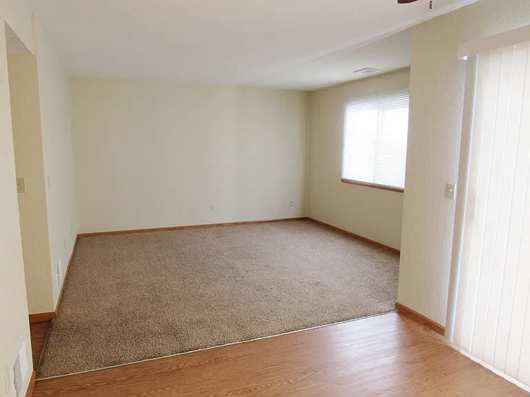 Victoria Townhomes — Photo 11