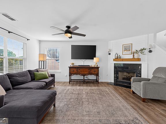 3rd image of 286 Carrington Way